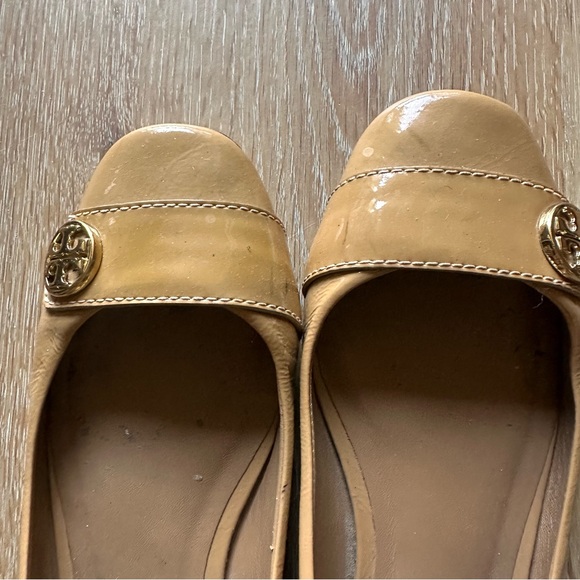 Tory Burch Gold-Tone Tan Flats - Picture 2 of 6